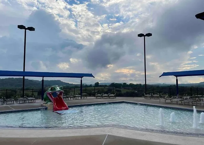 Ferienhaus Gorgeous 3bdrm/3bth, Hot Tub, Fireplace, Kid/pet Friendly
