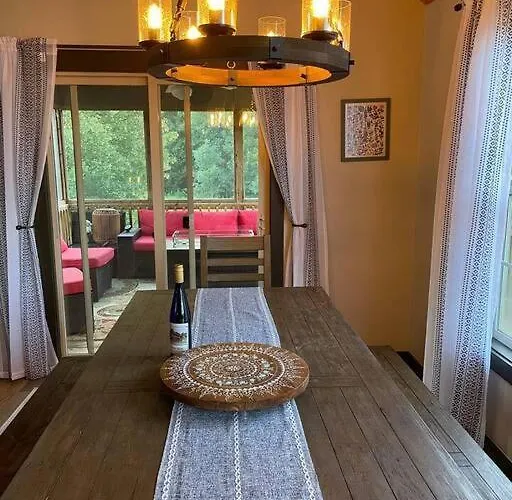 Ferienhaus Gorgeous 3bdrm/3bth, Hot Tub, Fireplace, Kid/pet Friendly *