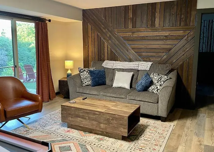 Gorgeous 3bdrm/3bth, Hot Tub, Fireplace, Kid/pet Friendly * Galena