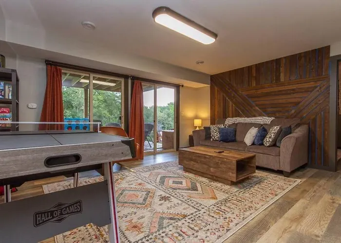 Ferienhaus Gorgeous 3bdrm/3bth, Hot Tub, Fireplace, Kid/pet Friendly *