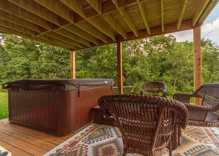 Gorgeous 3bdrm/3bth, Hot Tub, Fireplace, Kid/pet Friendly Ferienhaus Galena