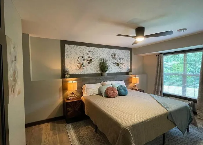 Gorgeous 3bdrm/3bth, Hot Tub, Fireplace, Kid/pet Friendly * Galena