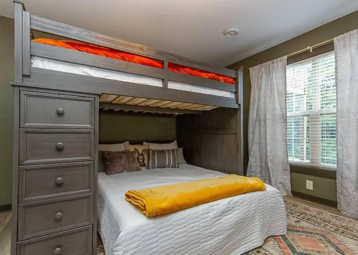 Ferienhaus Gorgeous 3bdrm/3bth, Hot Tub, Fireplace, Kid/pet Friendly *
