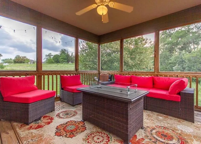 Gorgeous 3bdrm/3bth, Hot Tub, Fireplace, Kid/pet Friendly