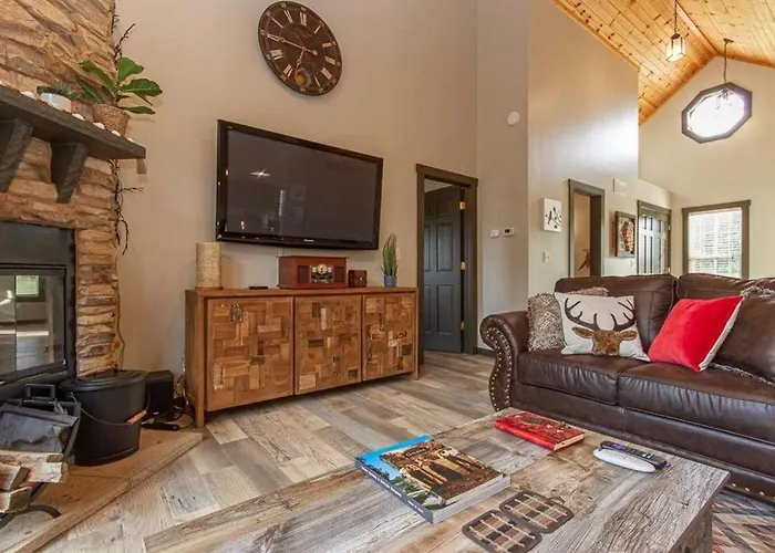 Gorgeous 3bdrm/3bth, Hot Tub, Fireplace, Kid/pet Friendly Ferienhaus *